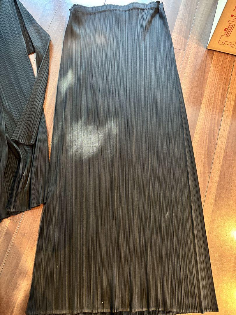 Pleats please