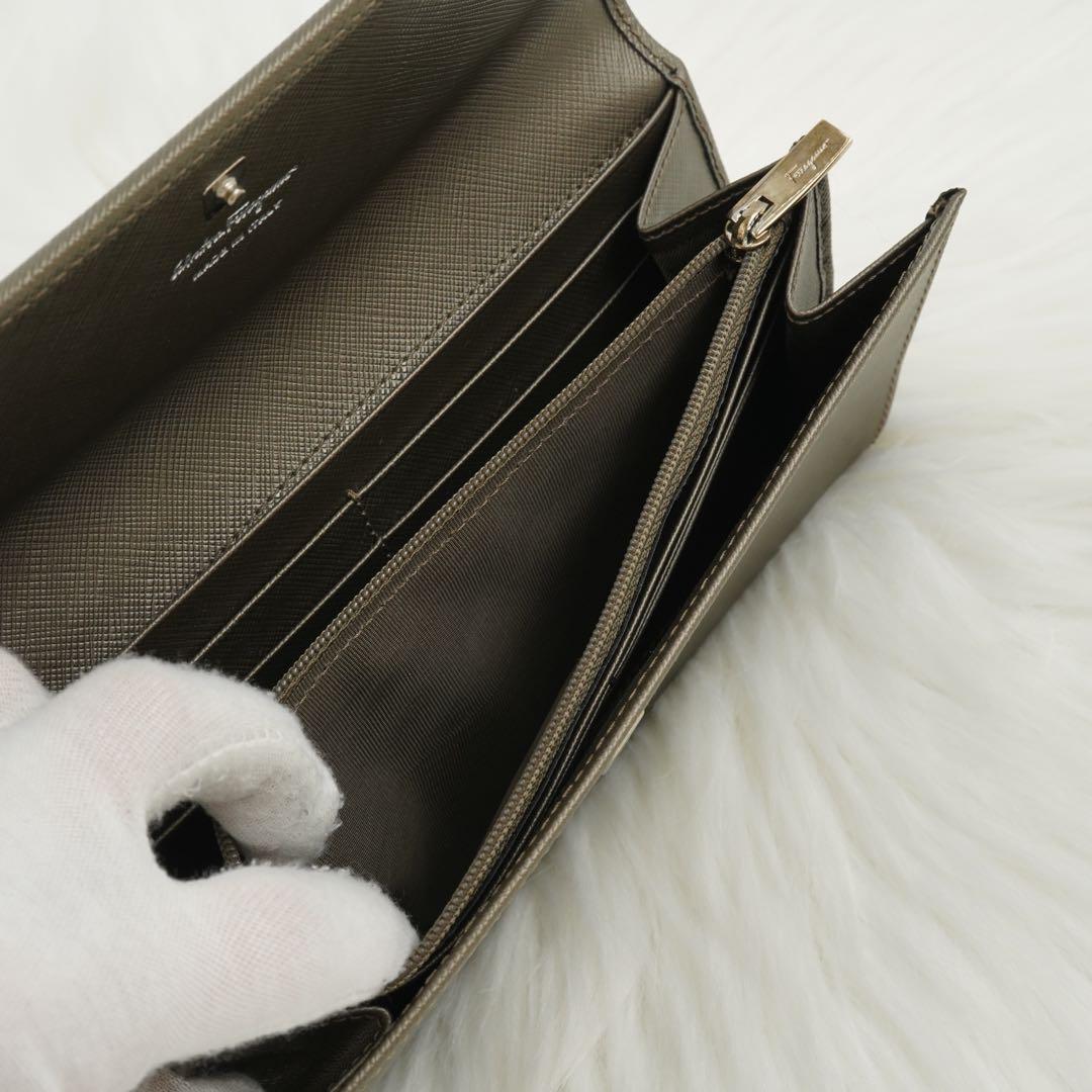 未使用品　Salvatore Ferragamo 長財布　ガンチーニ　グレー