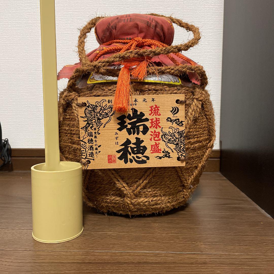 メール便送料無料対応可】 瑞穂 三升繩巻壷 熟成三年古酒43度(5,400ml) 飲料/酒 その他¥11,010-www.kenton.com.tr メール便送料無料対応可】 瑞穂 三升繩巻壷 熟成三年古酒43度(5,400ml) 飲料/酒 その他¥11,010-www.kenton.com.tr
