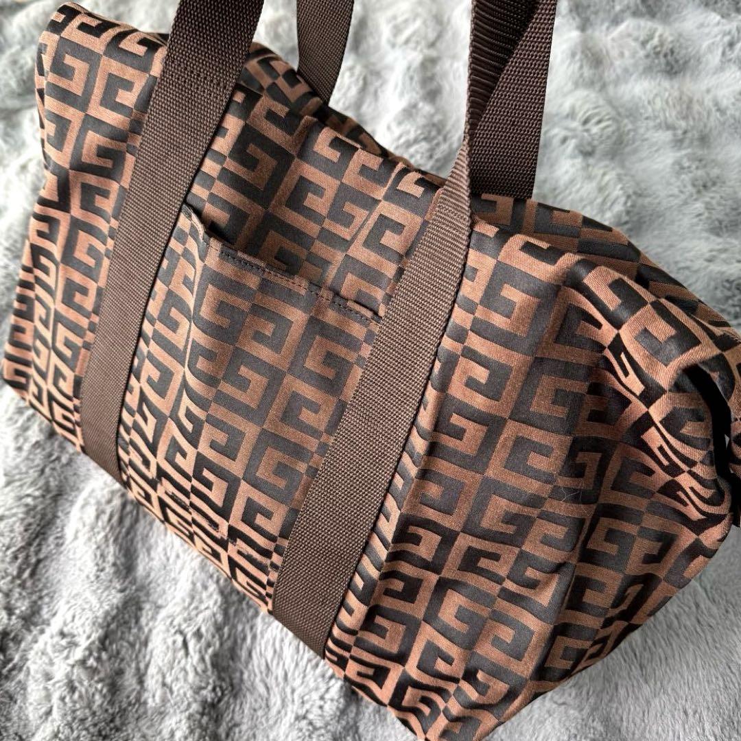 美品 GIVENCHY ボストンバッグ ロゴ柄 ナイロン ブラウン 大容量 総柄