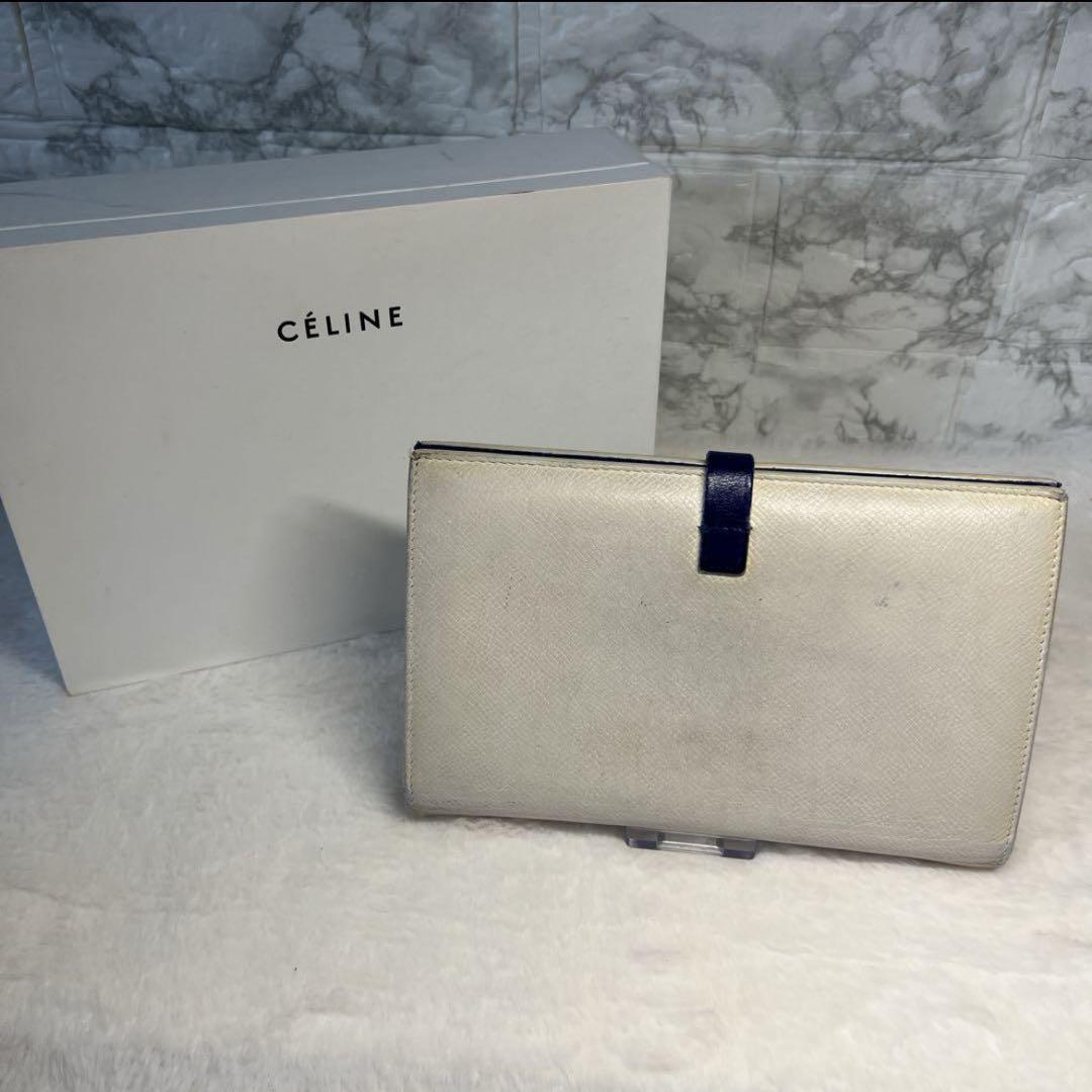 CÉLINE 二つ折り財布 ホワイト　ネイビー　パスケース CÉLINE 二つ折り財布 ホワイト ネイビー パスケース - メルカリ