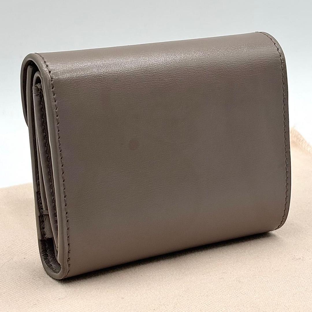 美品】定価9万円 セリーヌ トリオンフ 財布 グレージュ 三つ折り 美品】定価9万円 セリーヌ トリオンフ 財布 グレージュ 三つ折り