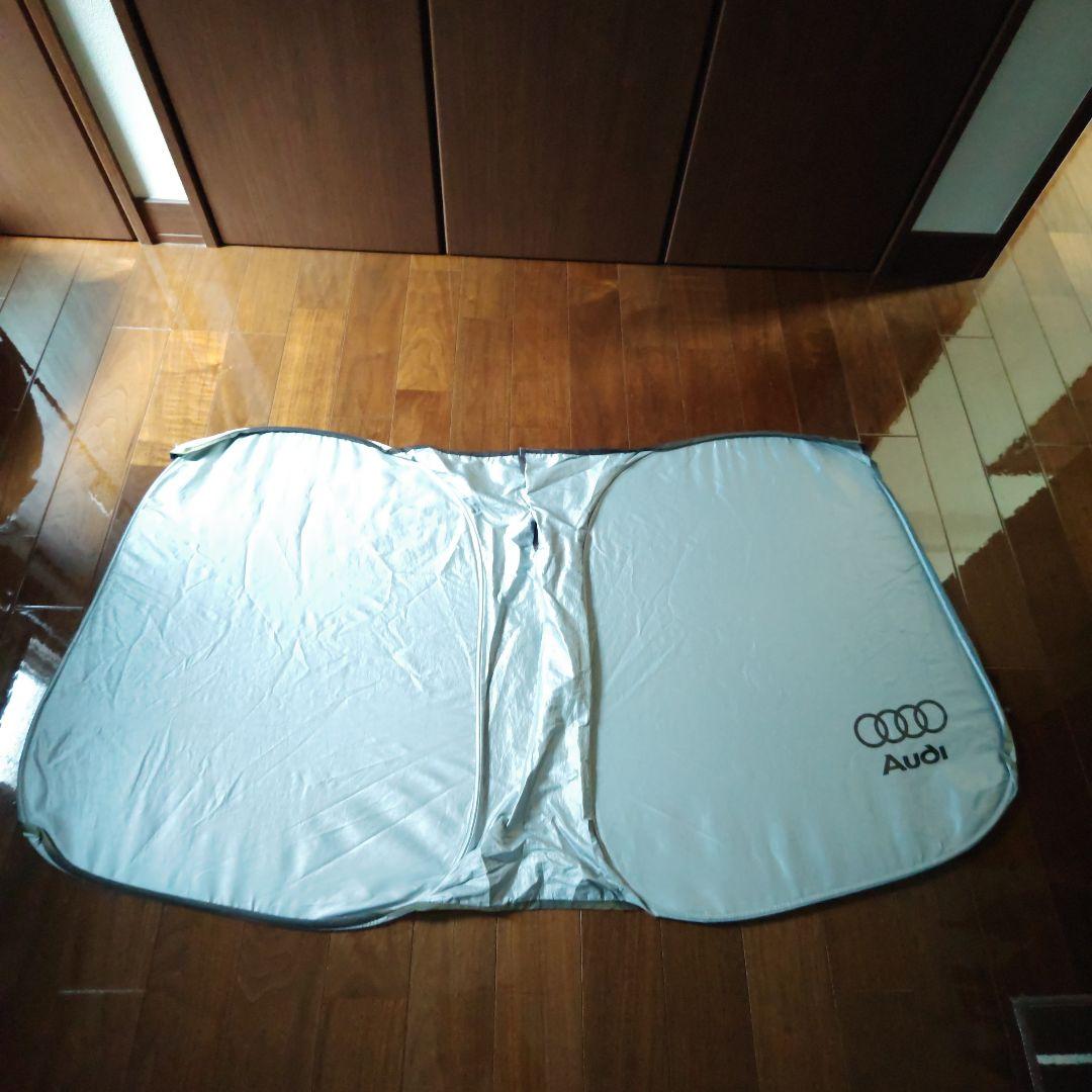 Audi純正フロントガラスシェード&ケースMサイズ - メルカリ
