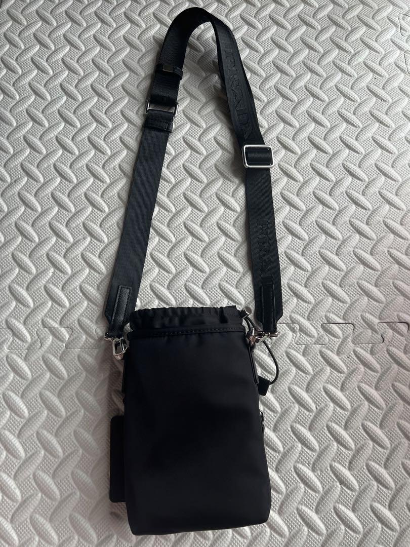 【お洒落☆】プラダ ショルダーバッグ スマホケース ナイロン プラダ PRADA Re-Nylon スマートフォンケース ZZT024 ブラック