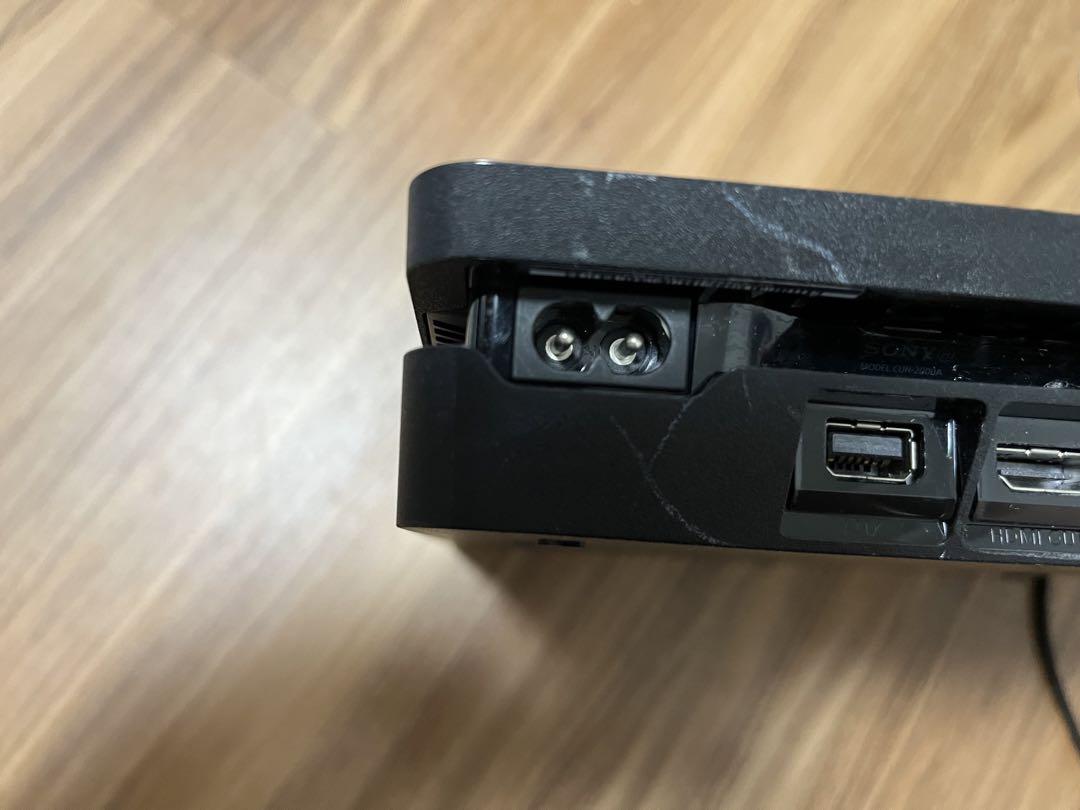 PS4本体（コントローラー1個付属）