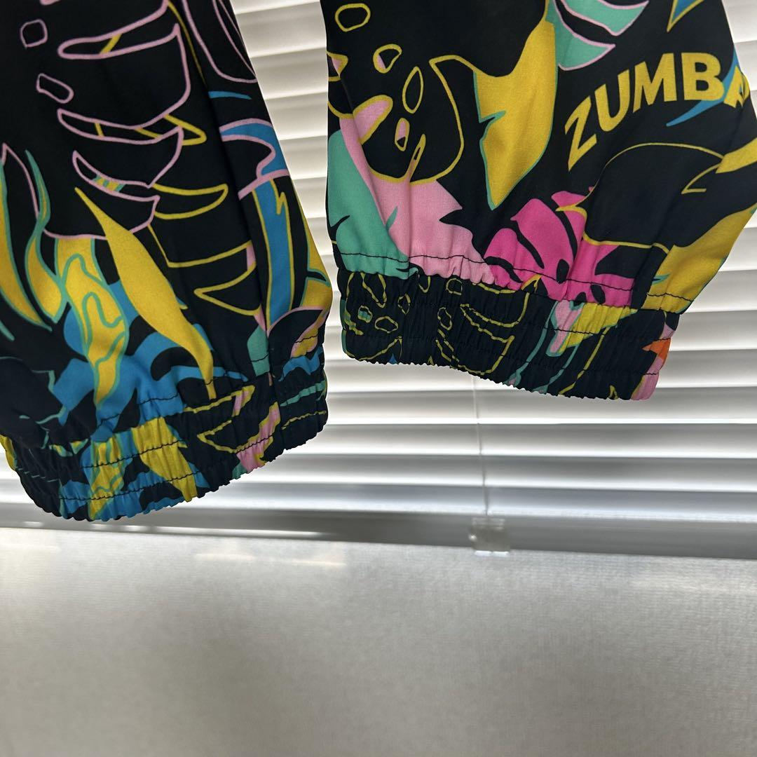 【新品・未使用】ZUMBA ウェア カラフル葉柄 ハワイ　ブラック 新品・未使用】ZUMBA ウェア カラフル葉柄 ハワイ ブラック