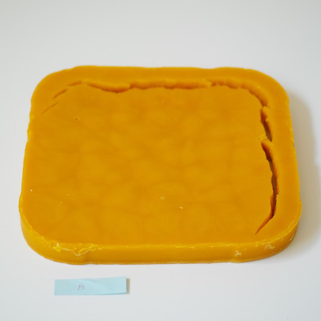 日本ミツバチの蜜蝋 日本蜜蜂 日本みつばち 天然100% sNXKo-m35022199748 B 約606g 格安超歓迎