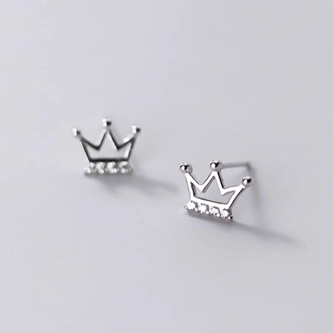 048Dc【シルバー】ピアス　クラウン　王冠　大人可愛い　好印象　S925　CZ