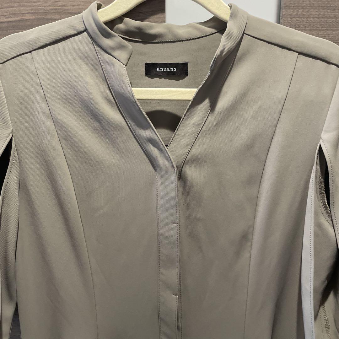 【美品】anuans スキッパーネックスリットスリーブフレアワンピース