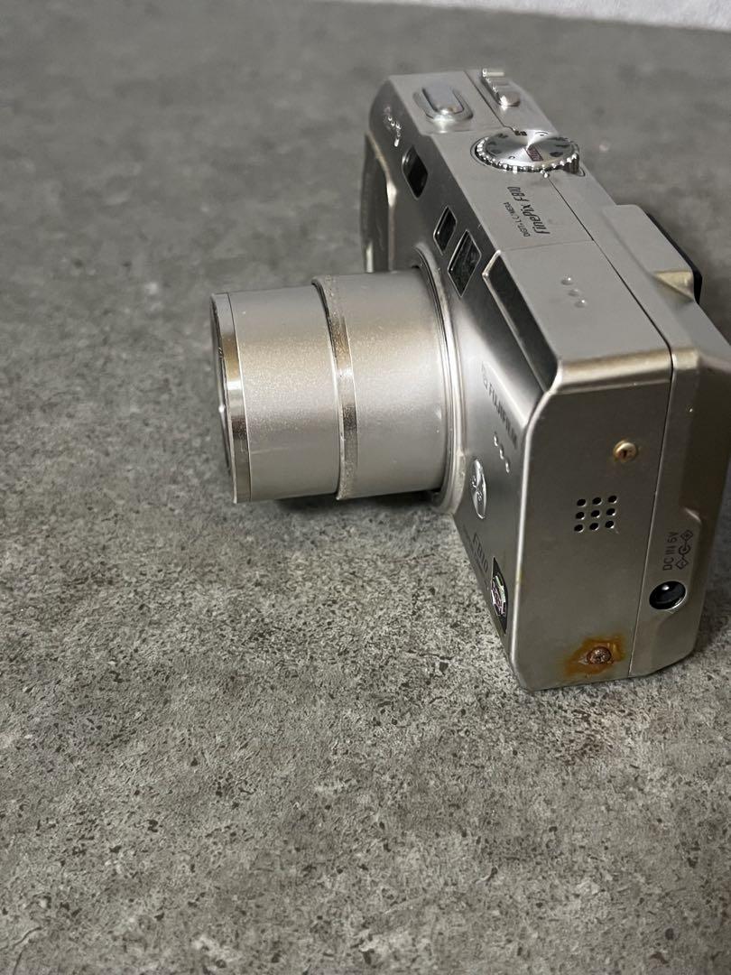 fujifilm F810 コンパクトデジタルカメラ　ジャンク