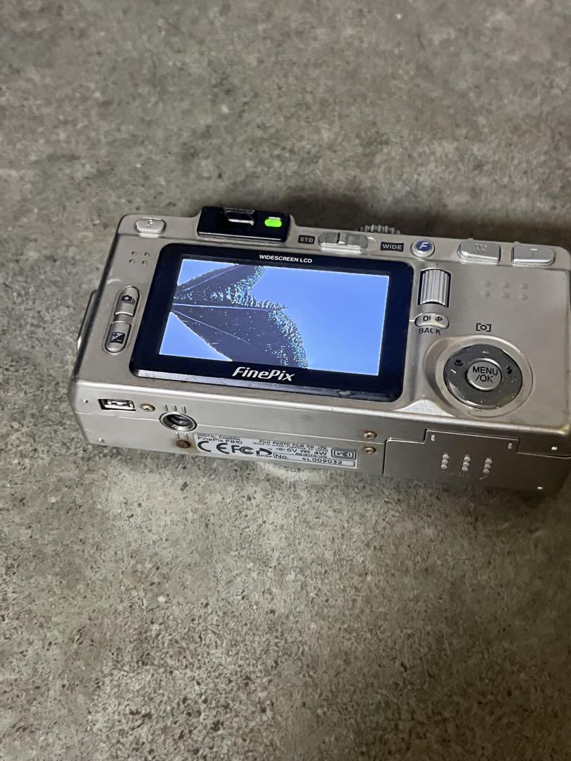 fujifilm F810 コンパクトデジタルカメラ　ジャンク