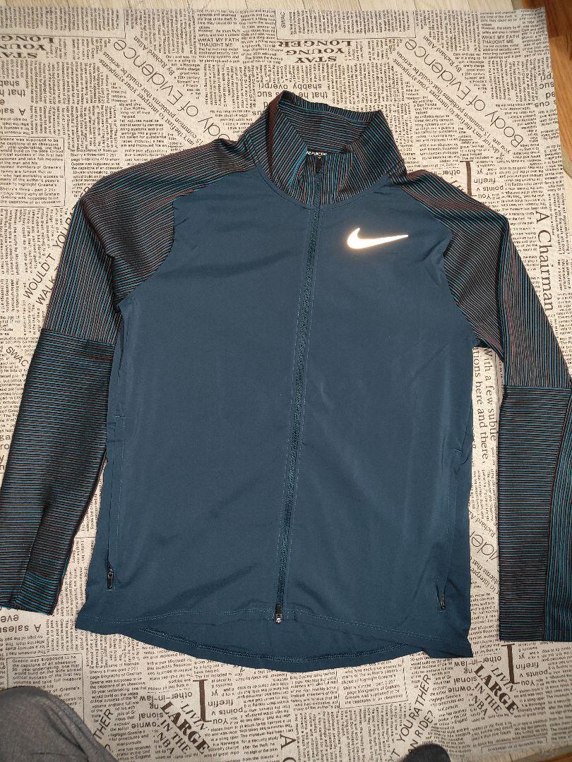 NIKERUNNING　ナイキランニング　トレーニングウェア　ランニングウェア