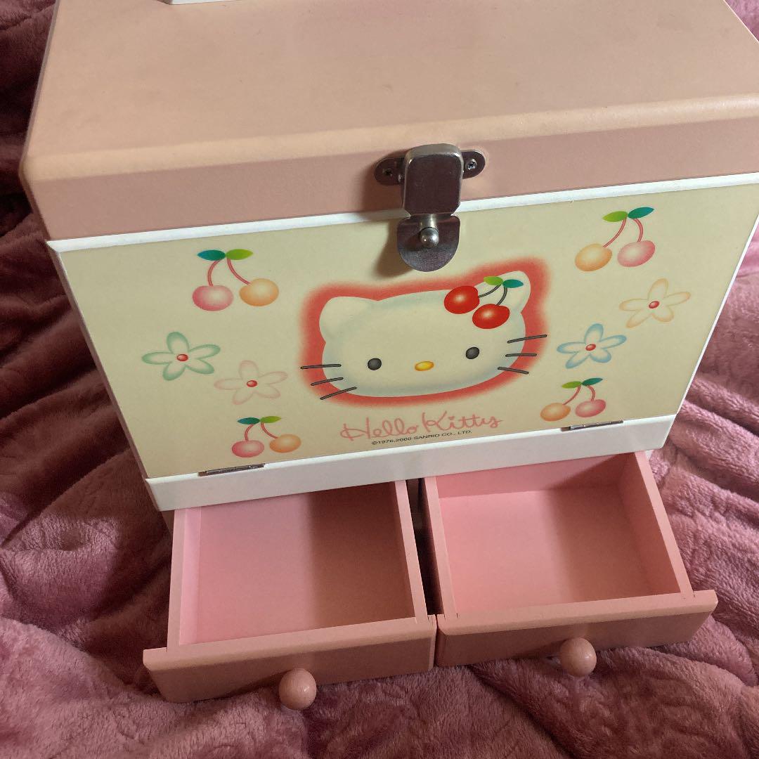 最新デザインの コレクション❤️ハローキティー❤️メイクボックス
