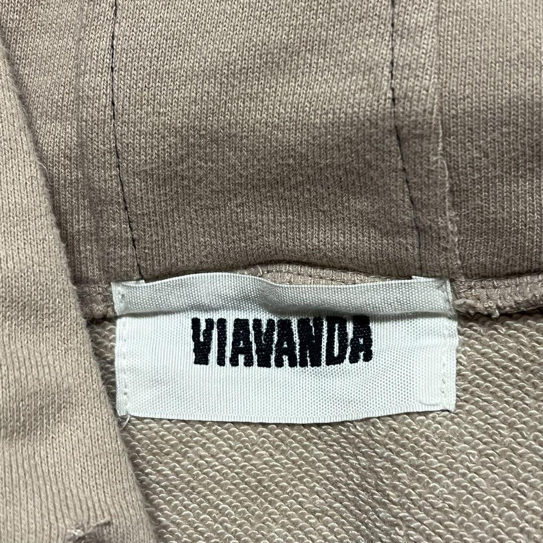入荷なう 最終値【VIAVANDA】ショート丈パーカー定価¥13,200 トップス トップス