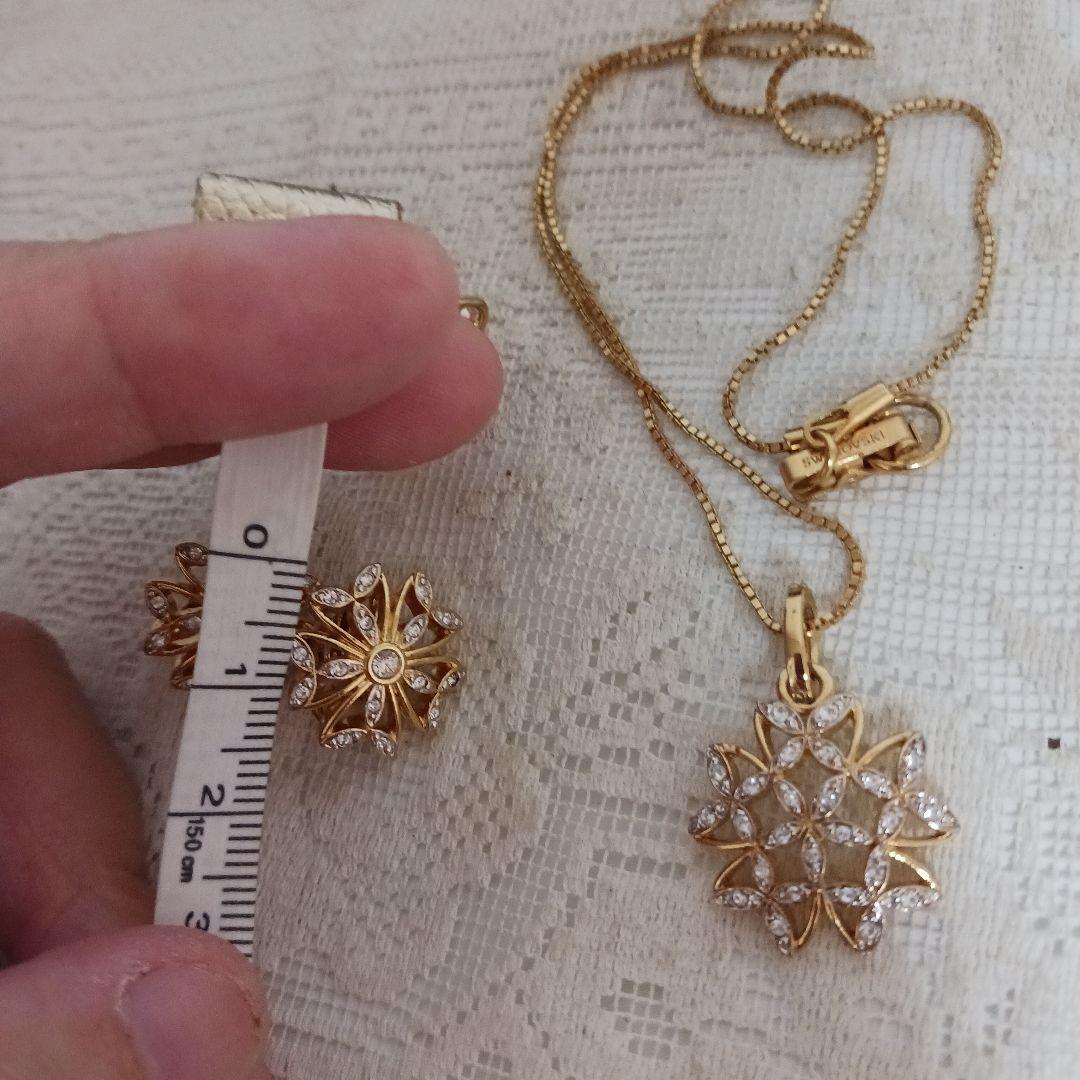 SWAROVSKI スワロフスキーゴールド ネックレスとイヤリング