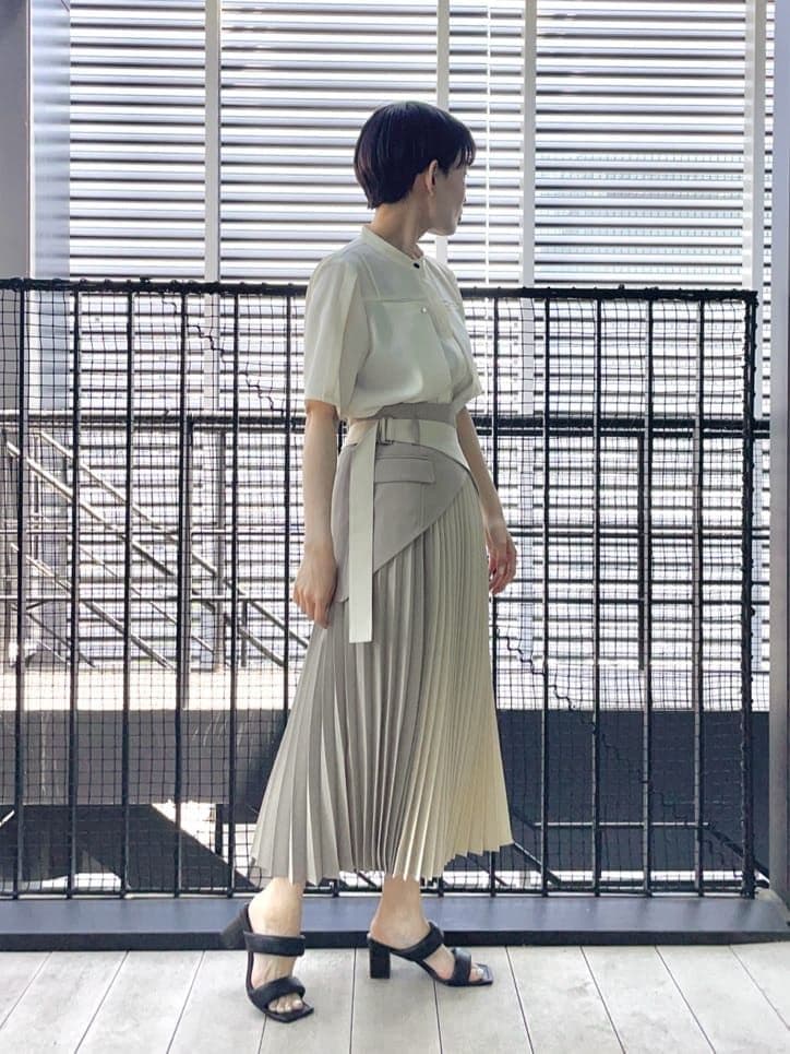 UNITEDTOKYO　S　スカート　ベージュ　白　ベルト　プリーツスカート