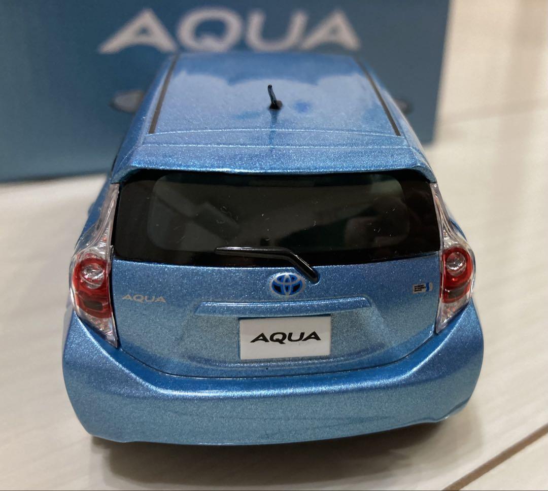 トヨタ　非売品　初代　アクア ミニカー　　サンプルカー　箱付き　NHP10