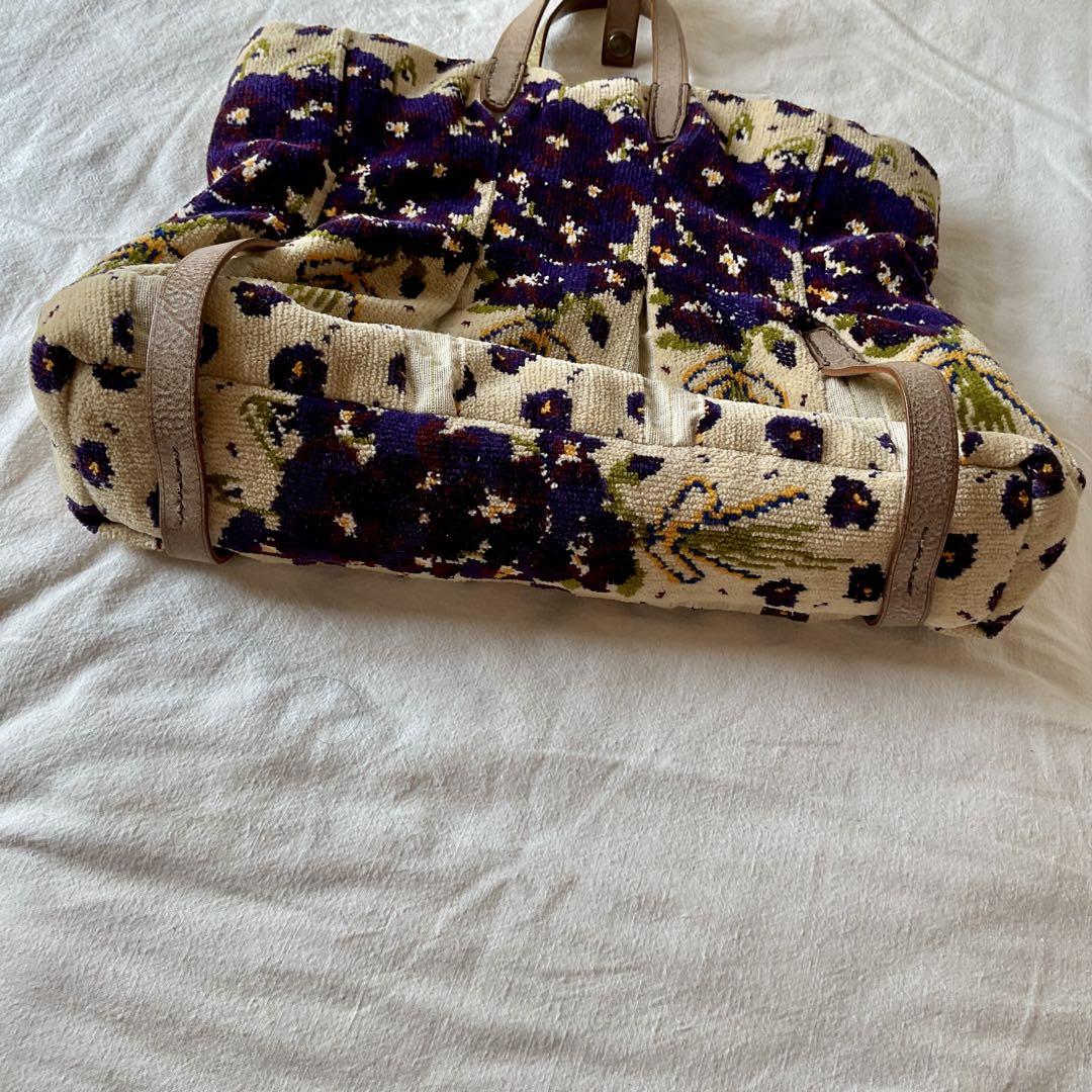 【お買い得】エバゴス ベージュのベロア生地に紫の花が並んでオシャレなハンドバッグ お買い得】エバゴス ベージュのベロア生地に紫の花が並んで