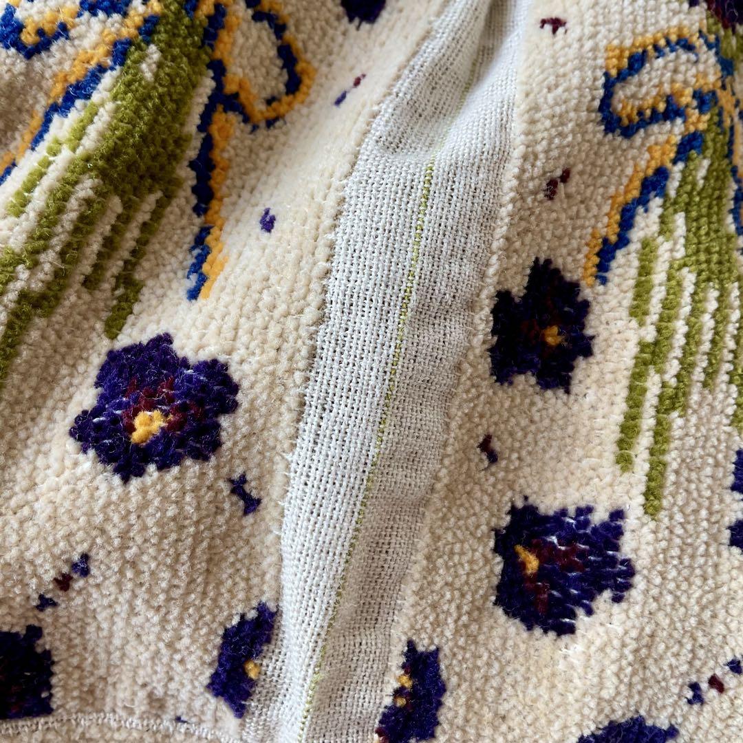 【お買い得】エバゴス ベージュのベロア生地に紫の花が並んでオシャレなハンドバッグ お買い得】エバゴス ベージュのベロア生地に紫の花が並んで