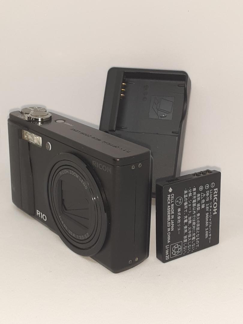 【美品】RICOH R10 コンパクトデジタルカメラ Amazon | RICOH デジタルカメラ R10 ブラウン R10BN