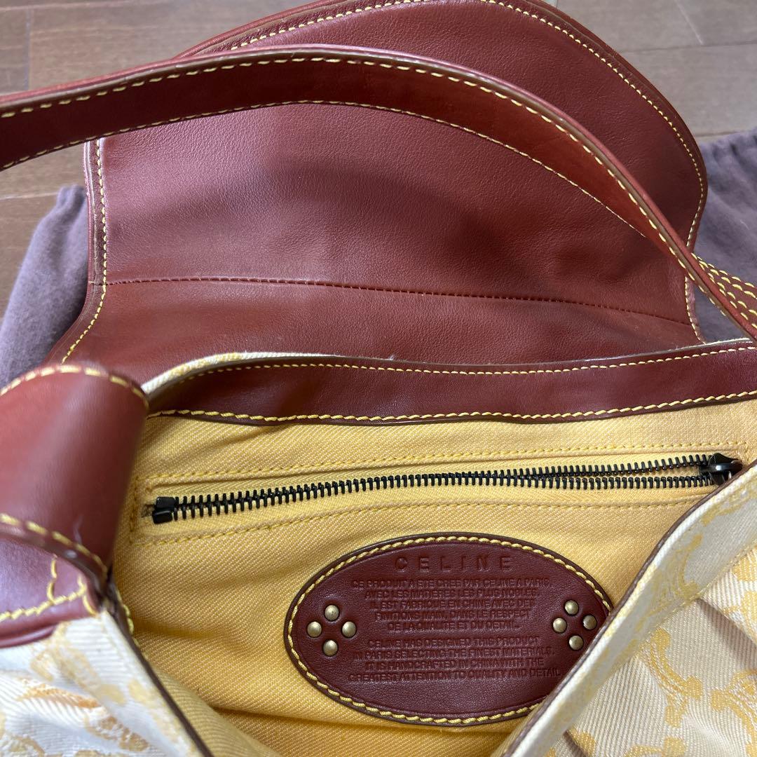 CELINE バックル付きショルダーバッグ クリーム/ベージュ