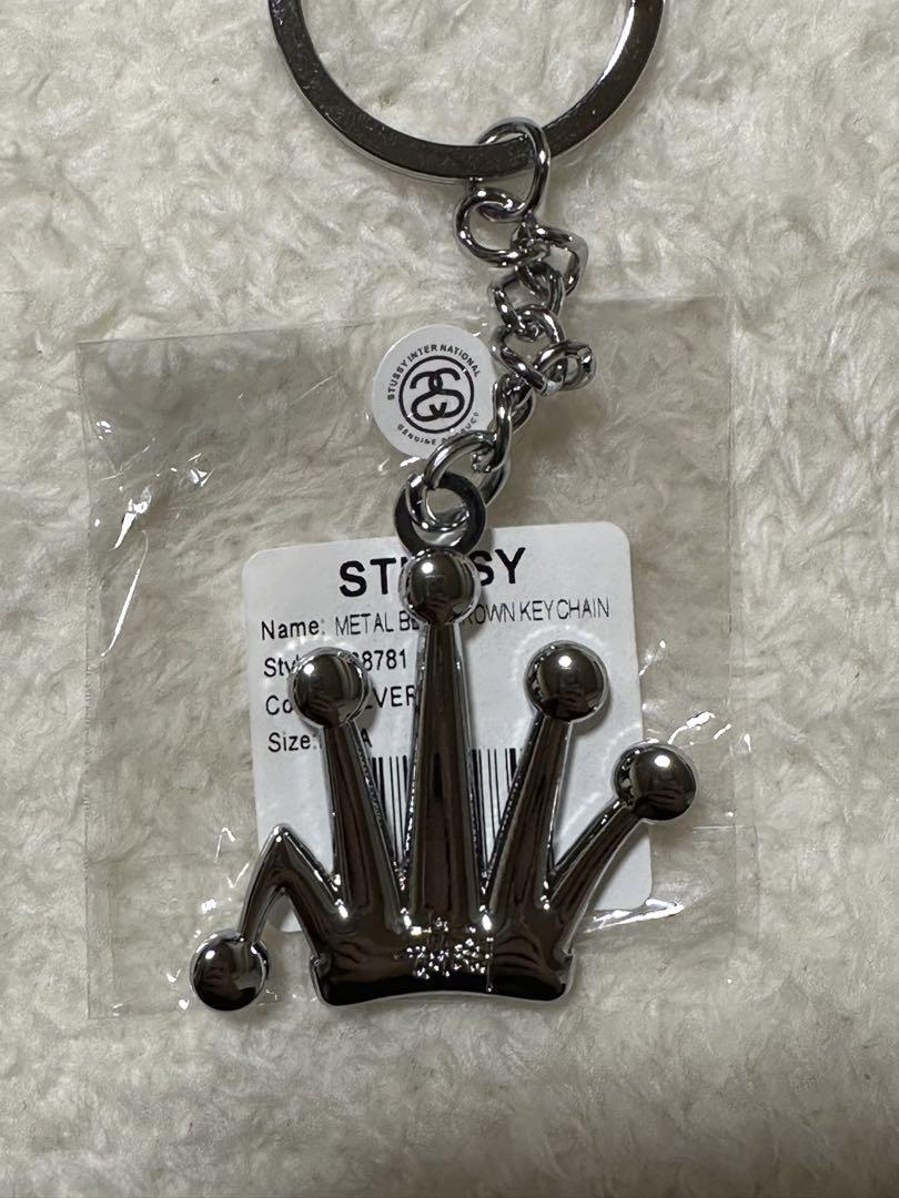 STUSSY シルバー キーホルダー STUSSY シルバー ロゴ型キーホルダー - メルカリ