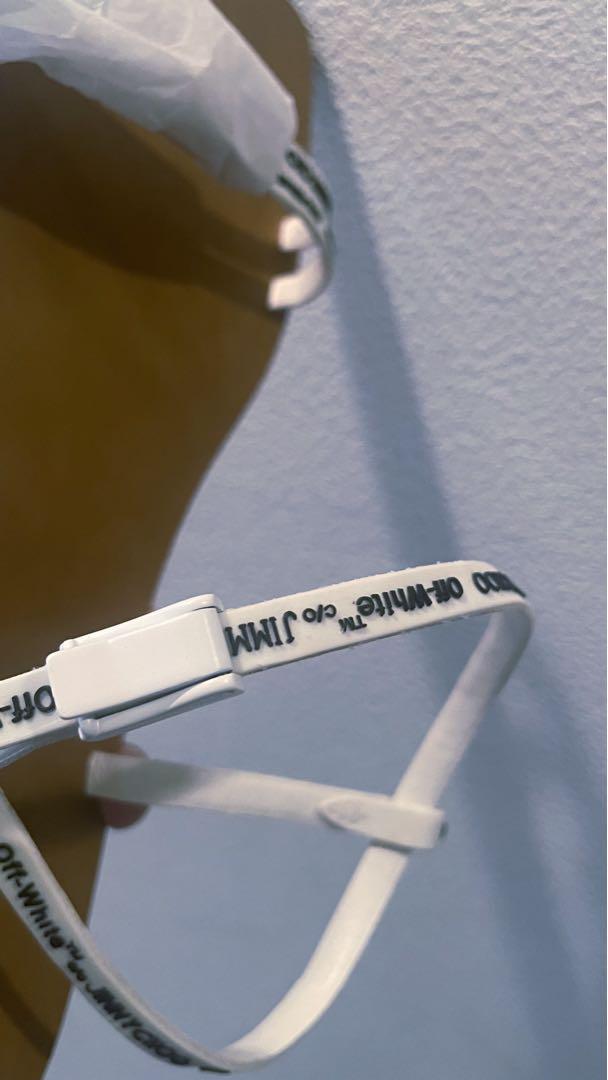 Jimmy Choo とOff White のコラボサンダル