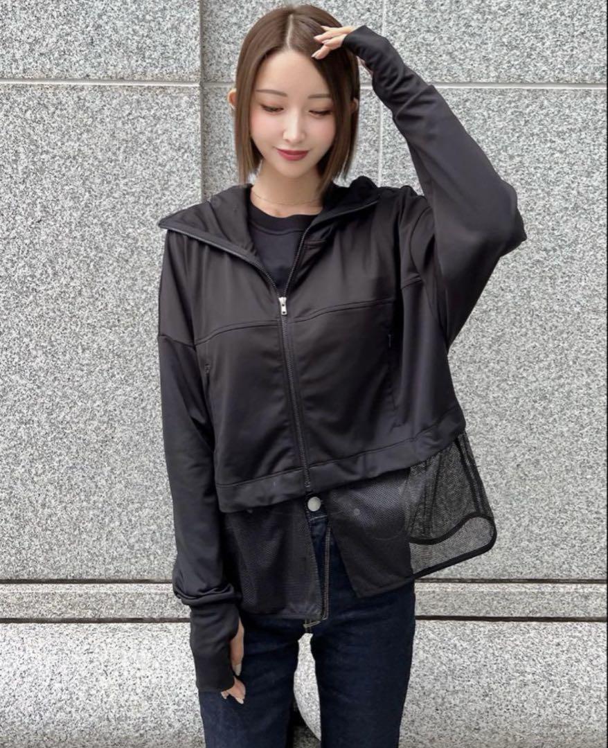 遮光パーカー　メッシュパーツ付きブラック しいちゃん　新品