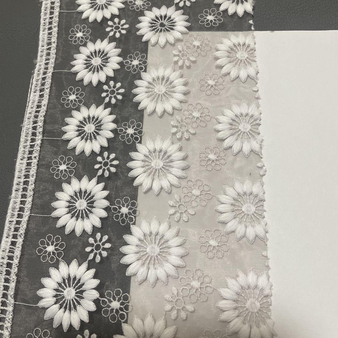 ⭐️半襟⭐️ 薄グレー地 ふっくらマーガレット刺繍レース 半衿