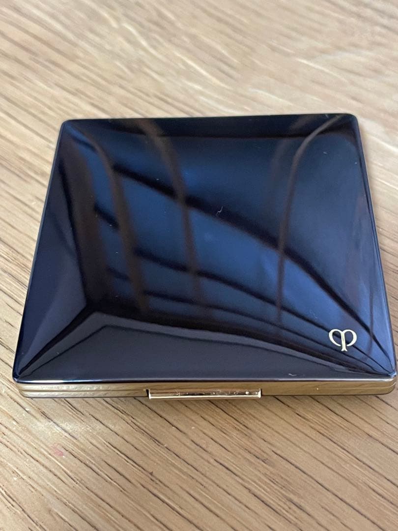 【美品】クレドポーボーテ プードルコンパクトエサンシエルnエレガントスリム 【美品】クレドポーボーテ プードルコンパクトエサンシエルnエレガントスリム