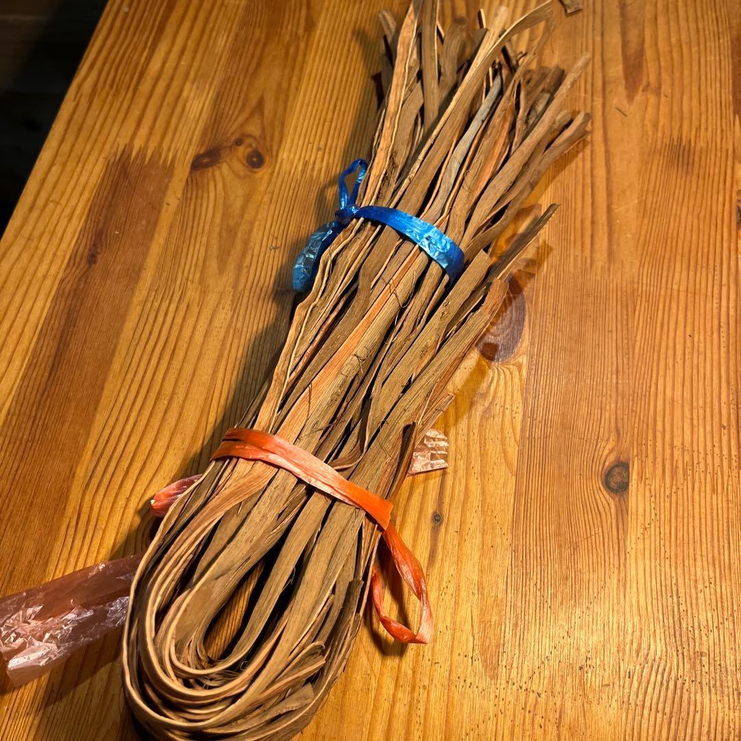 山葡萄の蔓 7.5ミリ幅ひご