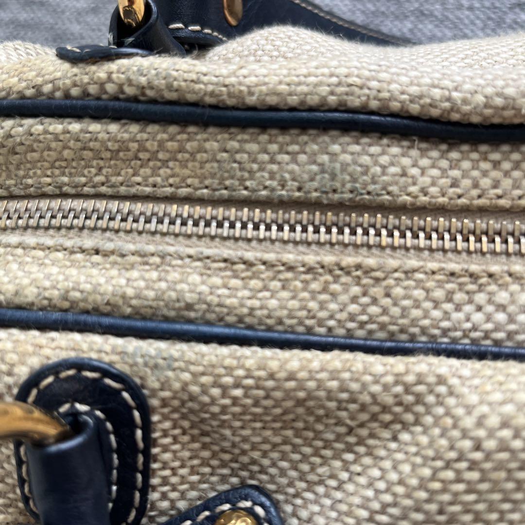 TOD'S ネイビーとベージュのハンドバッグ