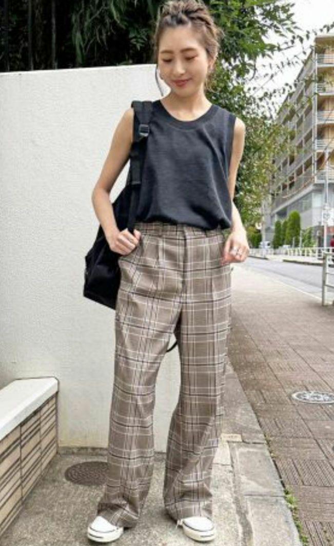 スピックアンドスパン　ウォッシャブルタックストレートパンツ