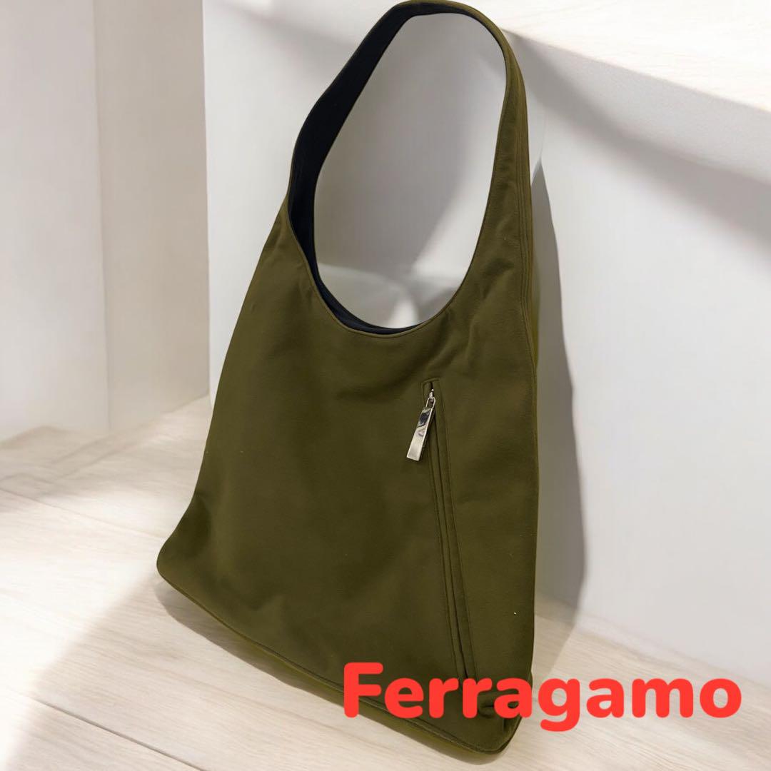 Ferragamo フェラガモ　オリーブグリーン スエード ワンショルダーバッグ