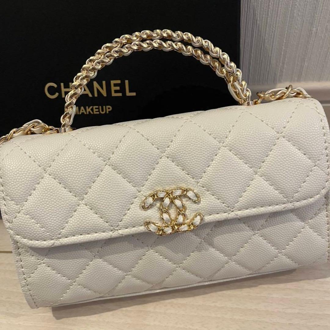 CHANEL ノベルティ チェーンショルダーバッグ ホワイト CHANEL ノベルティ チェーンショルダーバッグ ホワイト