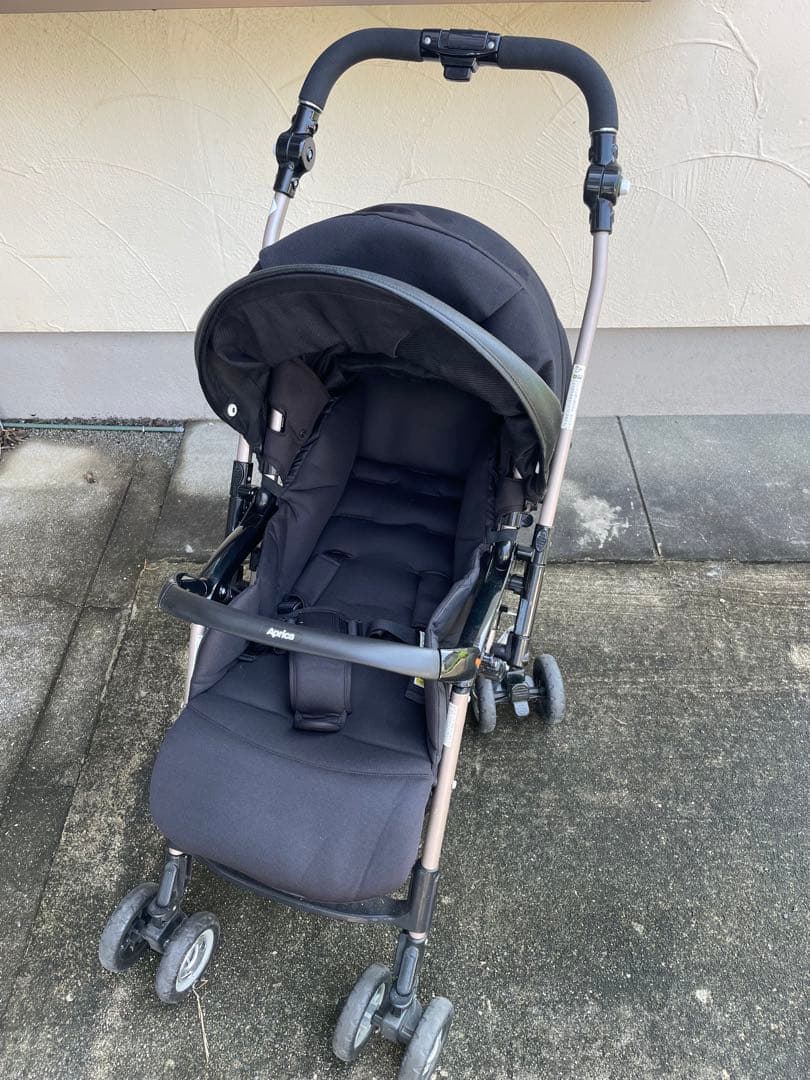 【状態良好】Aprica A型ブラックベビーカー メッシュ窓付き