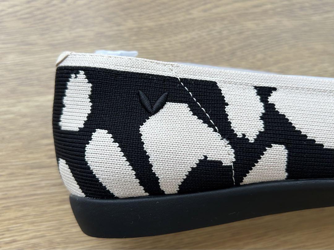 【新品】VIVAIAスクエアトゥ超軽量 厚底 フラットシューズホワイトタイガー柄