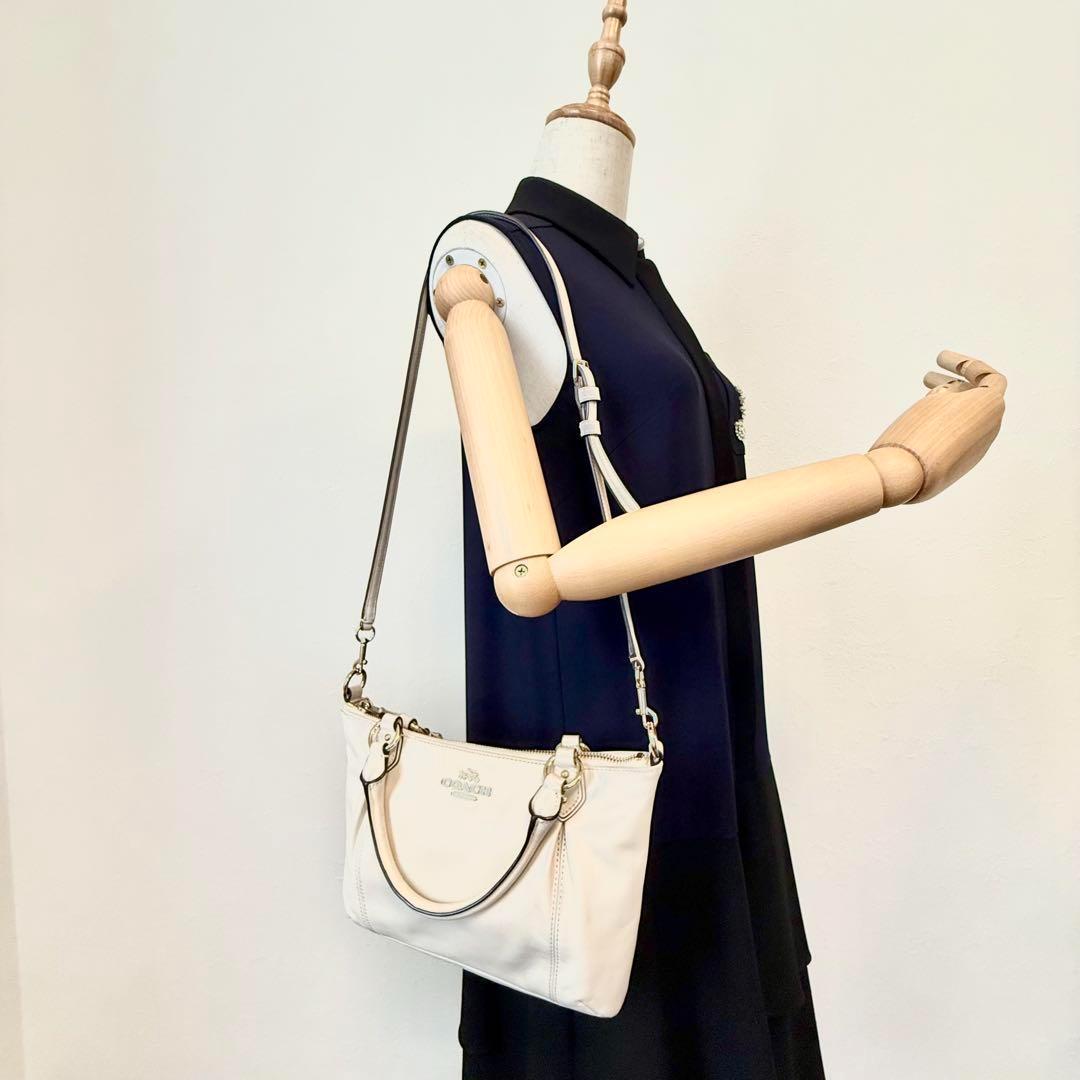 COACHコーチハンドバッグ ショルダーストラップ付オフホワイト