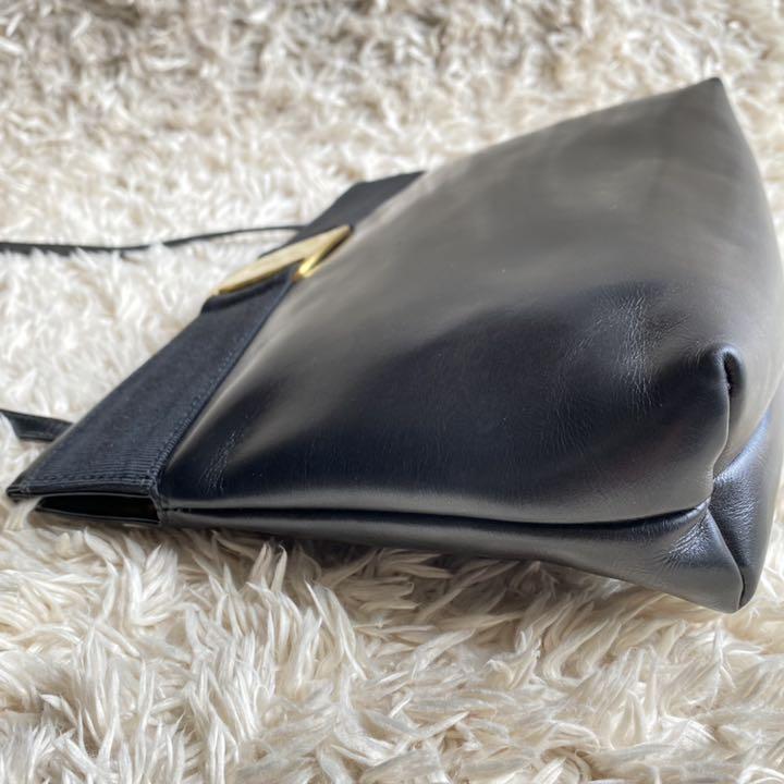 大人気安い 極美品 フェラガモ ショルダーバッグ ポシェット ヴァラリボン レザー 黒色 3kxfi-m35372817209 本物保証人気