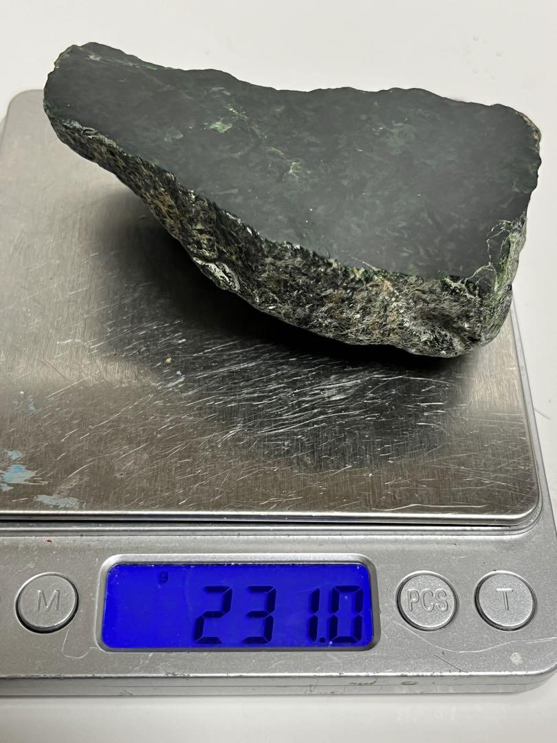 ミャンマー産天然本翡翠原石231g1面カット磨き済み 高品質綺麗