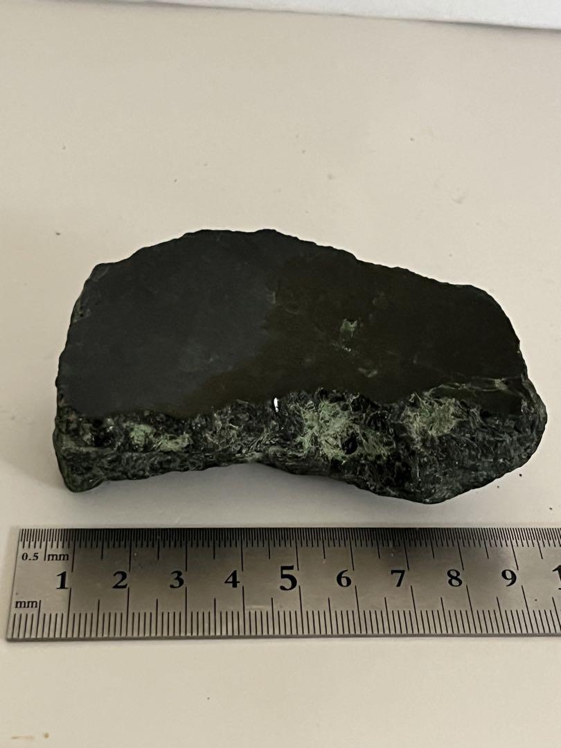 ミャンマー産天然本翡翠原石231g1面カット磨き済み 高品質綺麗