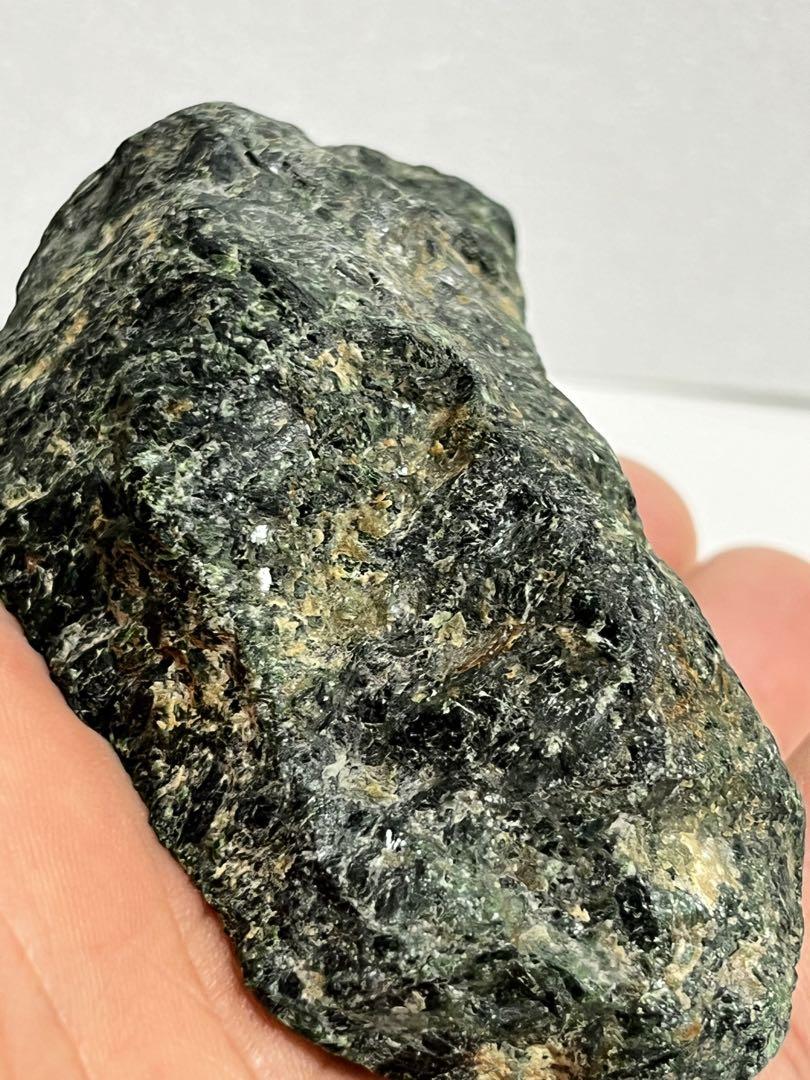 ミャンマー産天然本翡翠原石231g1面カット磨き済み 高品質綺麗