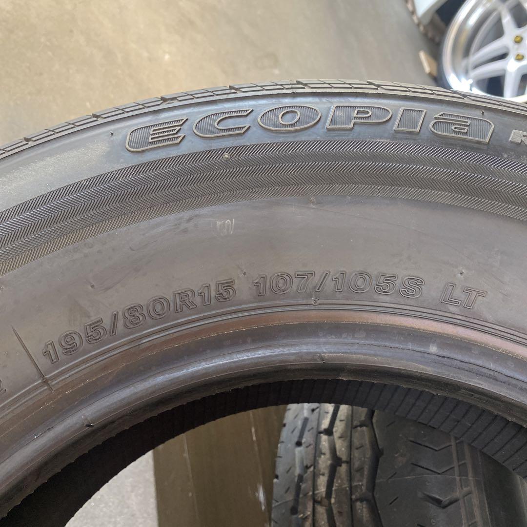 ハイエース新車外しタイヤ