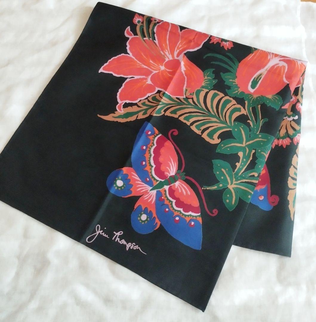 【新品未使用】Jim Thompson ジムトンプソン 大判スカーフ(花＆蝶柄) Jim Thompson - ジムトンプソン スカーフ 未使用 花柄 シルク
