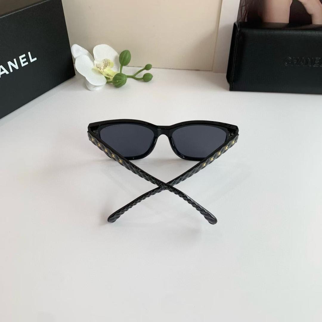 CHANEL キャットアイサングラス ブラック ケース付き 美品 CHANEL ブラック キャットアイサングラス ケース付き
