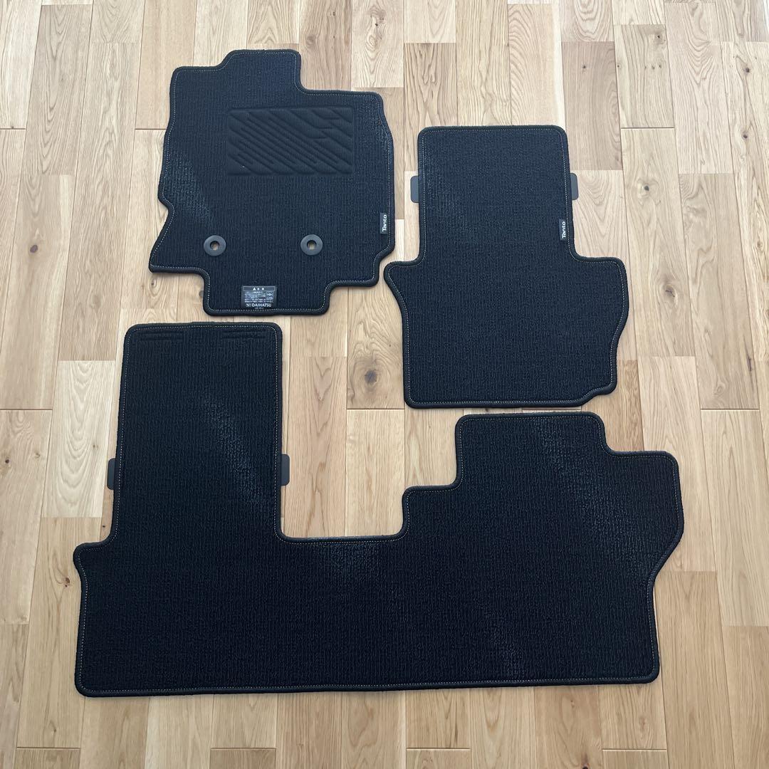 新品　DAIHATSU ダイハツ　タントフロアマット