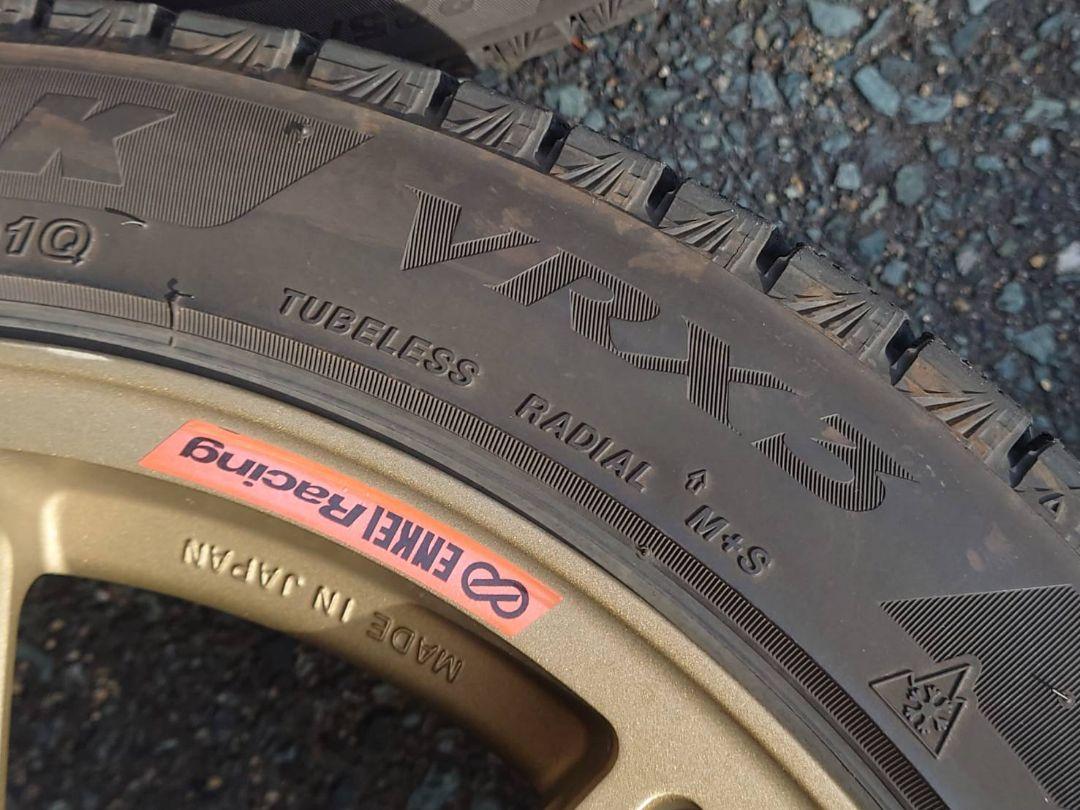 スタッドレスタイヤとホイール　4本セット