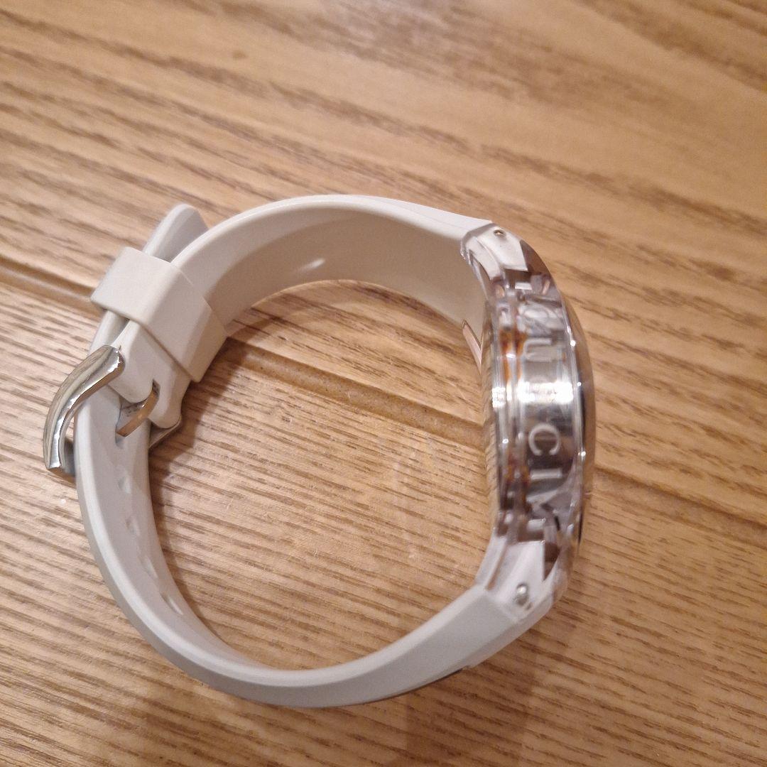 GUCCI　時計　シンク　ホワイト