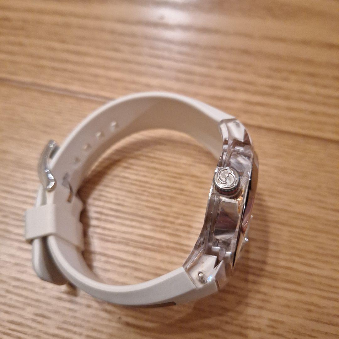 GUCCI　時計　シンク　ホワイト