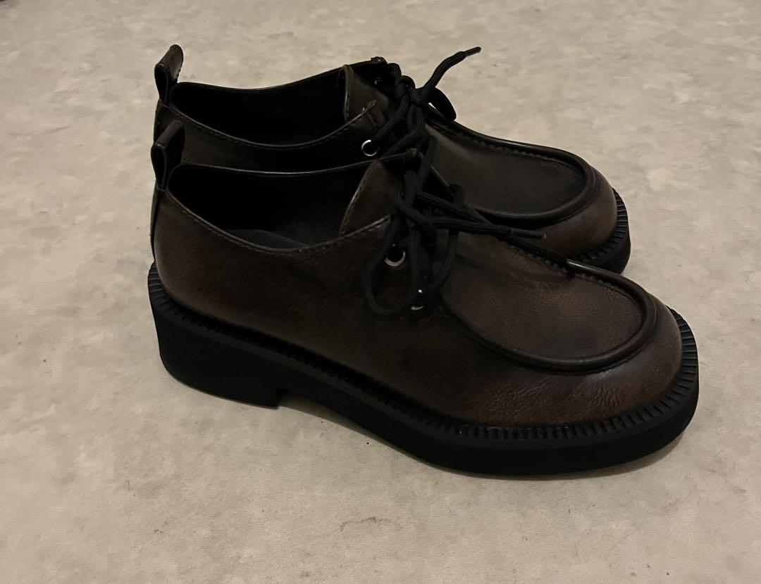 Charles & Keith 厚底ローファー